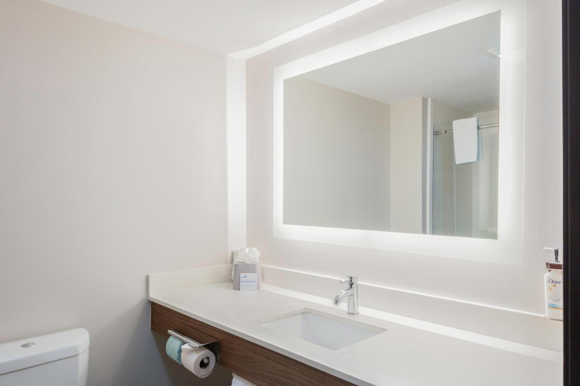 Holiday Inn Express Florence Northeast By Ihg Екстериор снимка